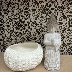Praying Buda and flower bowl